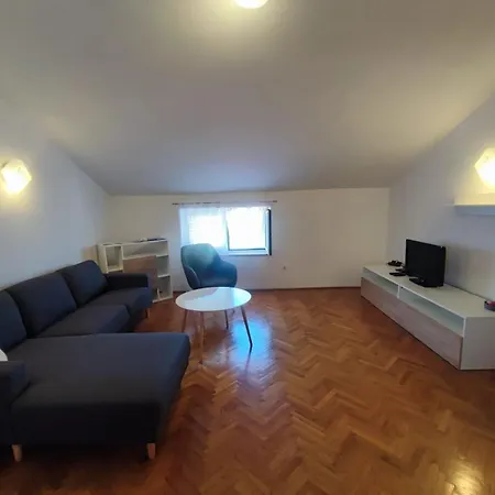 Πανσιόν & Linda & Mario 3*