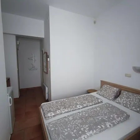 & Linda & Mario Πανσιόν Ζαντάρ