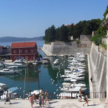 Gasthuis & Linda & Mario 3*